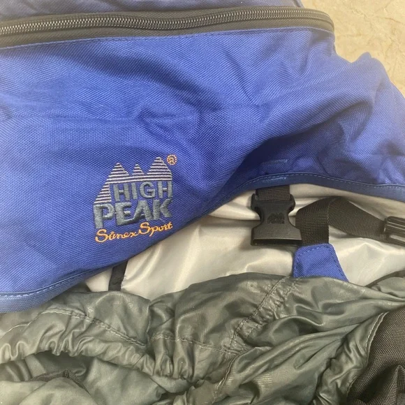 Traveling backpacking backpacker luggage blue black gray camping hiking - Picture 7 of 8